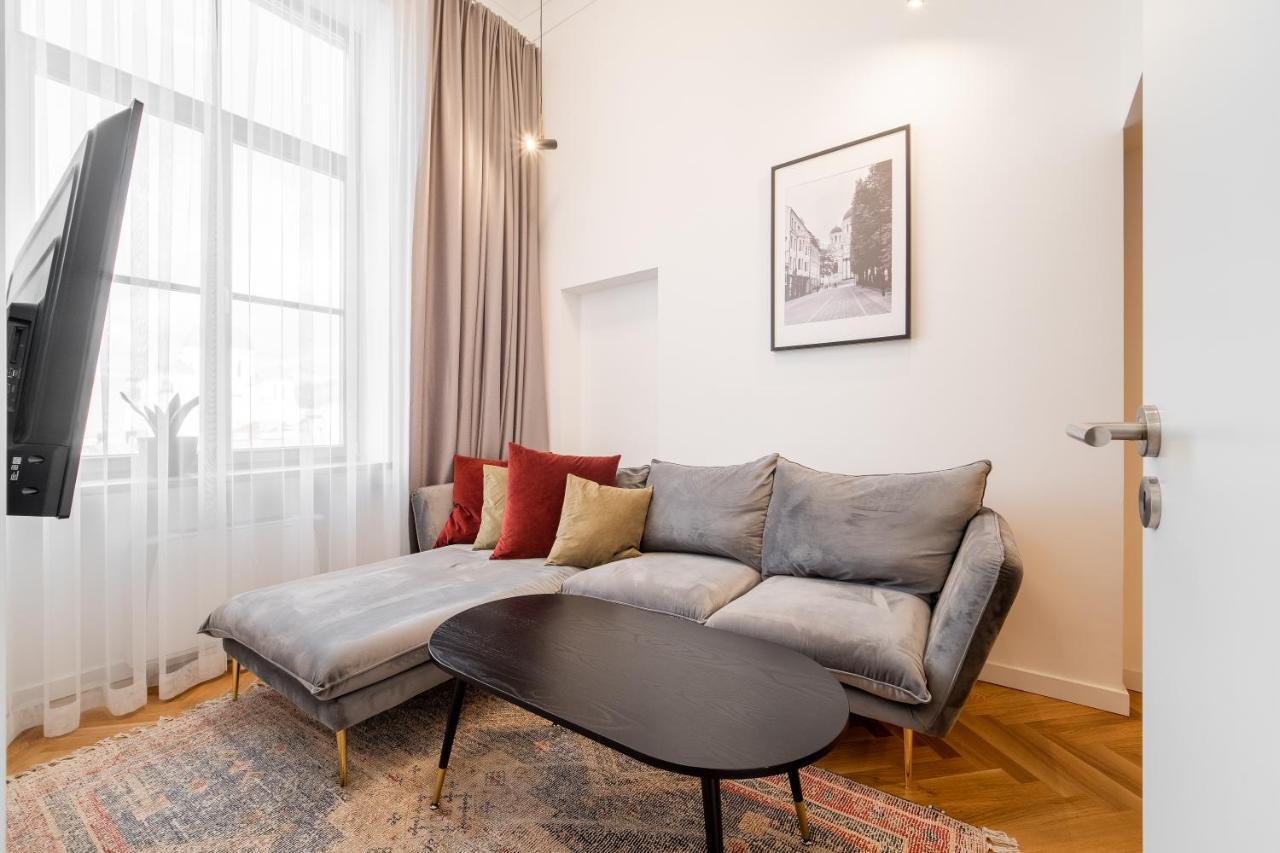 Owl Jazz Apartments - Luxury Apartments In The Heart Of The City Каунас Экстерьер фото